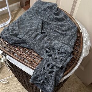 Gray Textured Leggings with Crisscross Detail